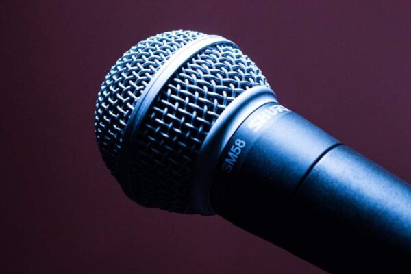 Shure SM7B Review (USA): Is This Legendary Mic Still Worth It for Gaming & Streaming? - Product Review