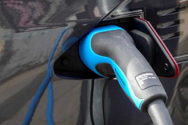 Spectra S1 Plus vs. Medela Pump In Style MaxFlow: Choosing Your Best Electric Breast Pump in the USA. - Product Review