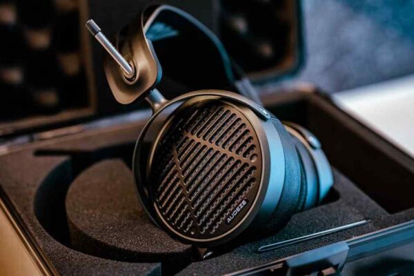 SteelSeries Arctis Nova Pro Wireless vs Audeze Maxwell: Premium Gaming Headsets for US Audiophiles - Product Review