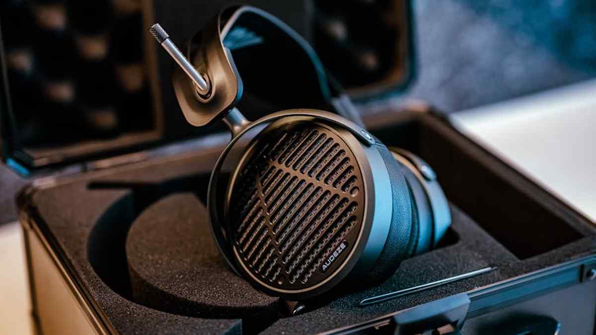 SteelSeries Arctis Nova Pro Wireless vs Audeze Maxwell: Premium Gaming Headsets for US Audiophiles - Product Review