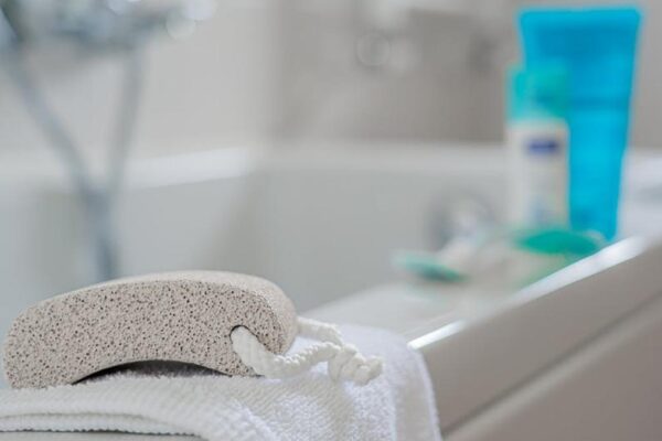 Tillvex Cordless Electric Scrubber vs. Rubbermaid Reveal Power Scrubber: The Best Viral Bathroom Cleaner for US Households? - Product Review