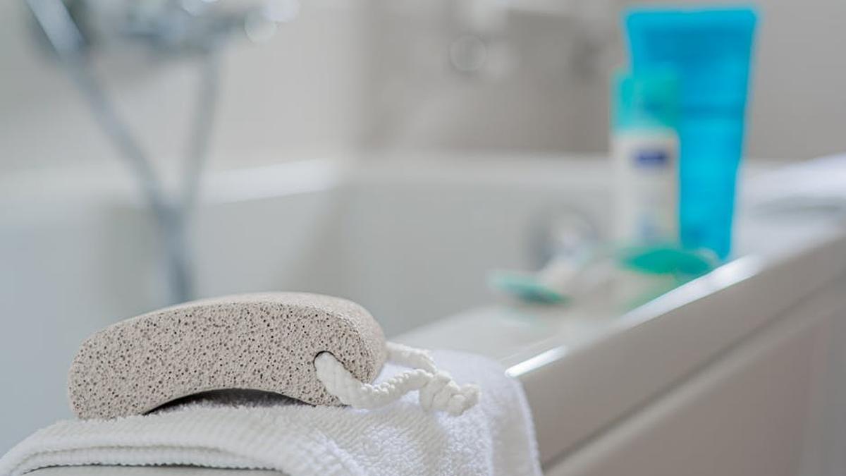 Tillvex Cordless Electric Scrubber vs. Rubbermaid Reveal Power Scrubber: The Best Viral Bathroom Cleaner for US Households? - Product Review