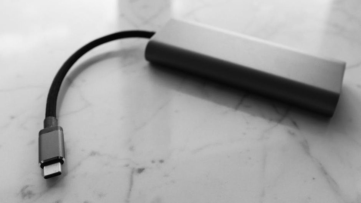 VoltFlow Ultra-Compact 10,000mAh Review: The Tiny Amazon Viral Power Bank That Actually Fast Charges Your iPhone 15 (USA) - Product Review