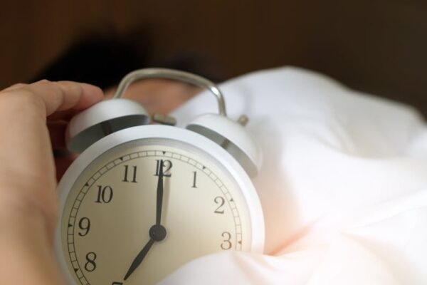 Wake Up Refreshed: Hatch Restore 2 vs. Philips SmartSleep Wake-up Light – The Best Smart Alarm Clock for Better Mornings and Sleep Cycles. - Product Review