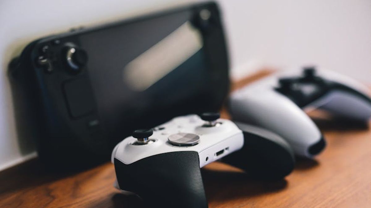 Xbox Elite Series 2 Core Review: Is This Pro Controller Worth It for Serious USA Gamers? - Product Review